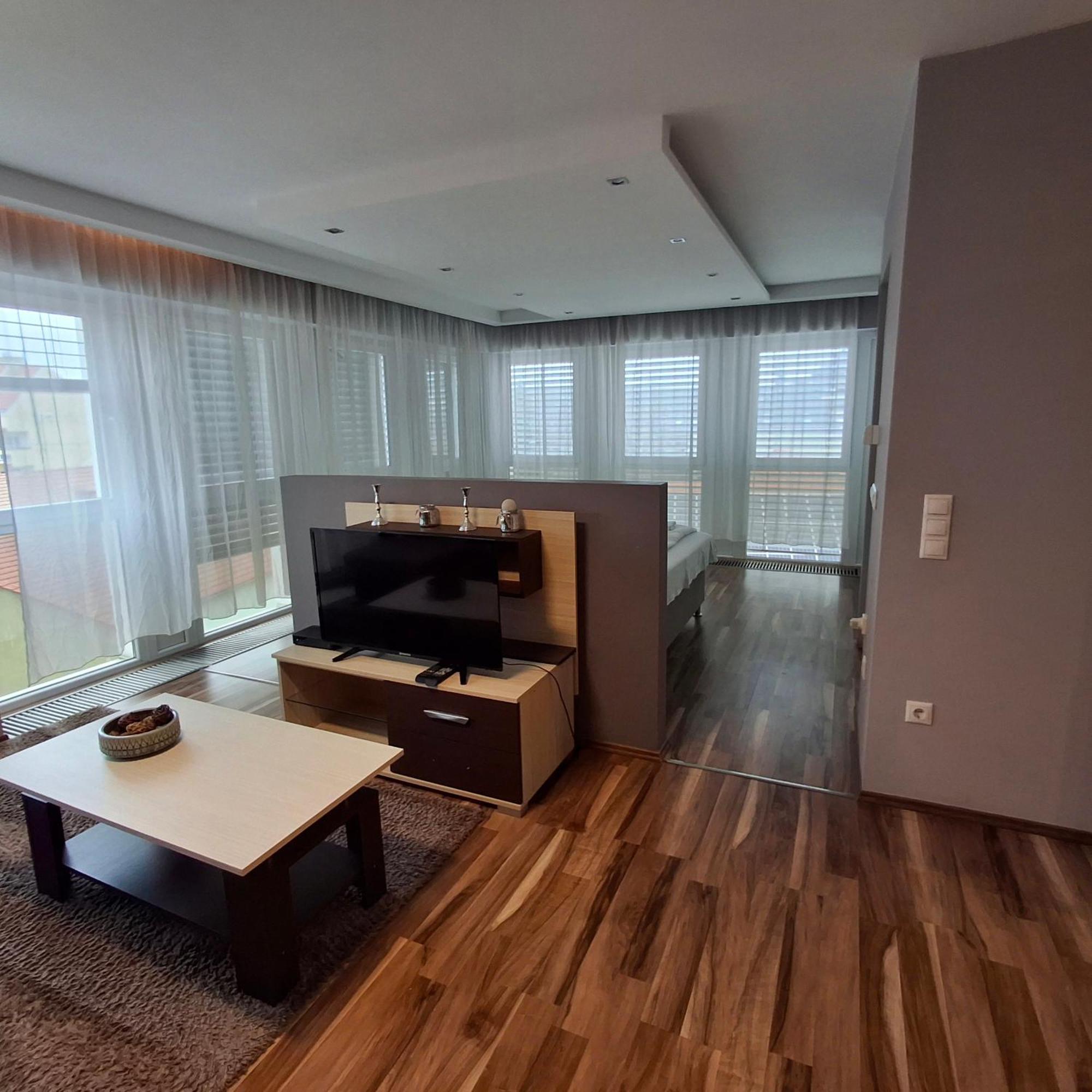 Unicorniselit Apartmanok إغير المظهر الخارجي الصورة