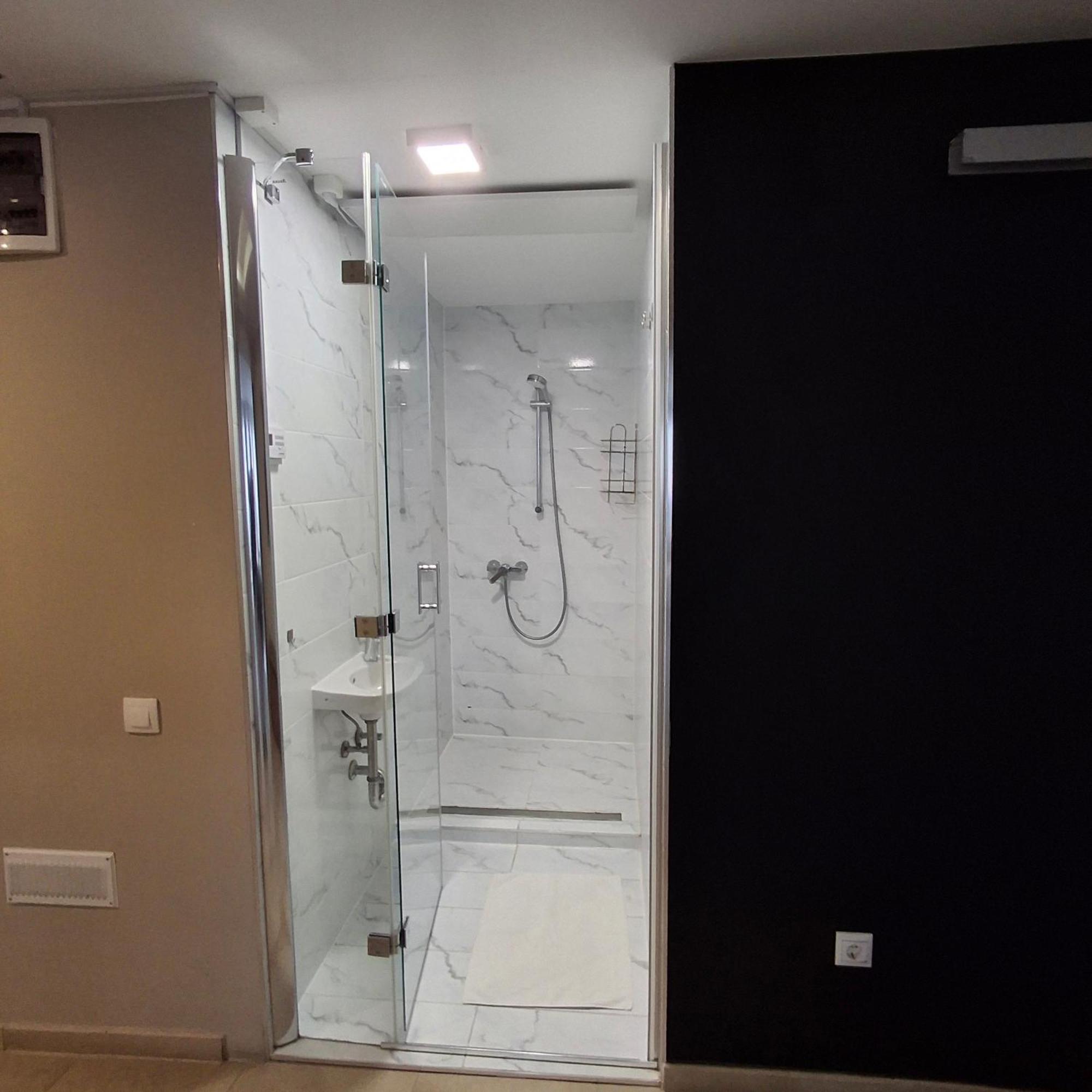 Unicorniselit Apartmanok إغير المظهر الخارجي الصورة