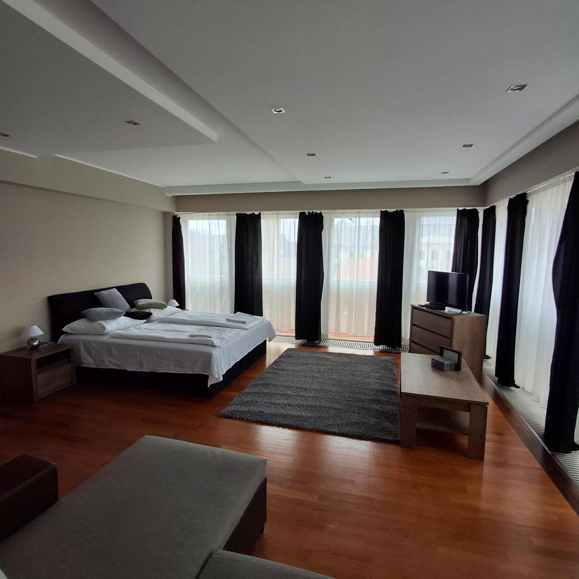 Unicorniselit Apartmanok إغير المظهر الخارجي الصورة